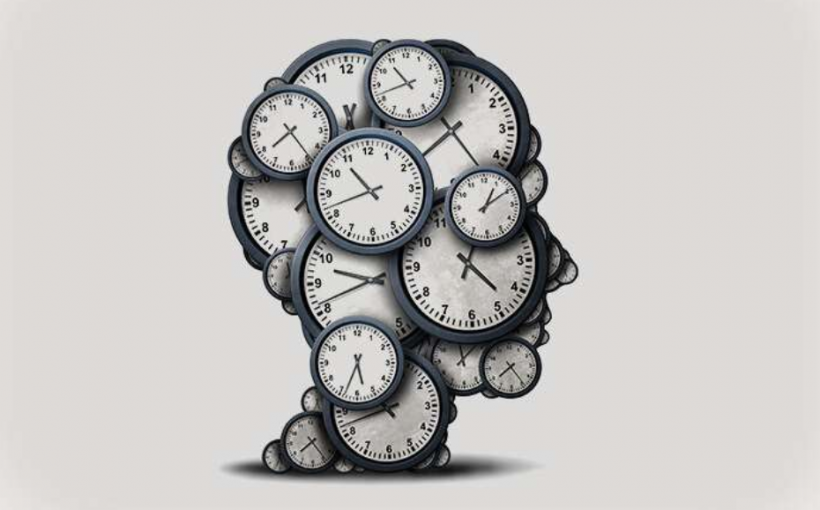 Time of day affects global brain fluctuations